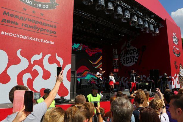 Более 20 тыс бургеров съели на гастрономическом фестивале в Парке Горького