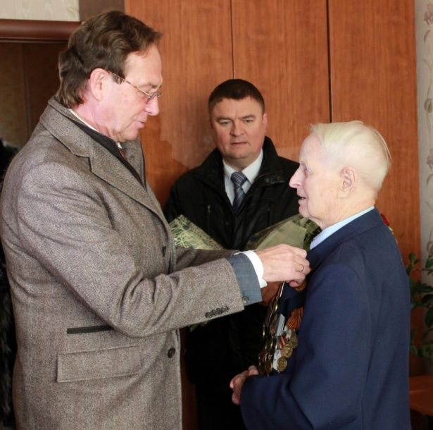 Ветеранам Крюково вручили памятные знаки в честь 75-летия Битвы за Москву