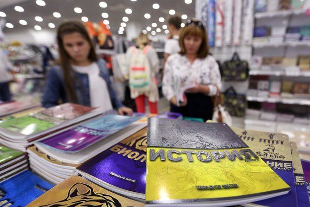Депутат Мосгордумы Андрей Титов обсудил с родителями школьников вопросы подготовки к началу учебного года