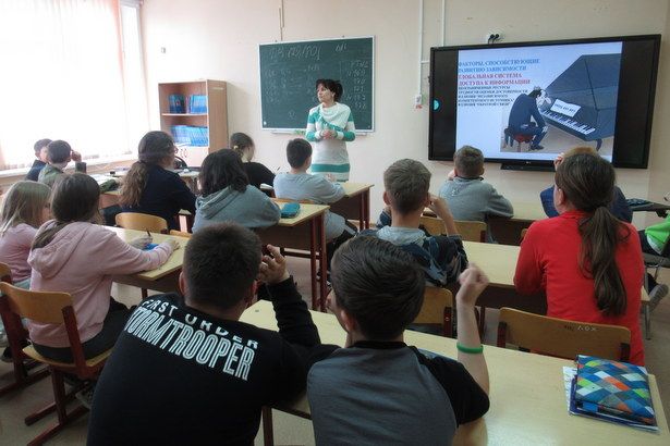 Сотрудник ЦПСиД "Зеленоград" побеседовал со школьниками о ловушках "Виртуального мира"