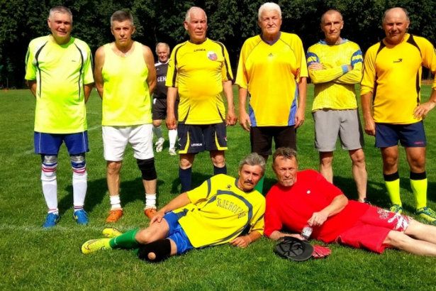 Крюковские ветераны сыграли с солнечногорскими футболистами