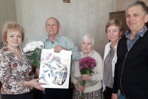 В районе Крюково с 90-летним юбилеем поздравили ветерана ВОВ