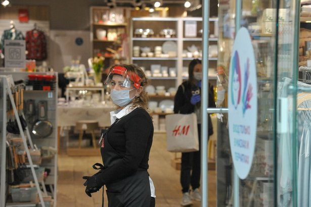 В торговых центрах САО за день оштрафовали 68 покупателей без масок и перчаток