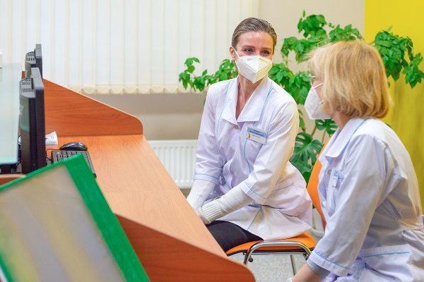 Москвичи могут посещать врачей 25 поликлиник по новым адресам