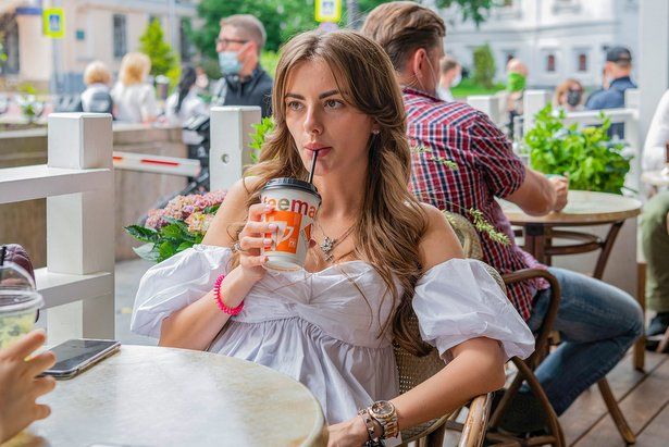 В Москве в 1,5 раза снизилось число нарушений при размещении летних кафе
