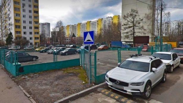 В Зеленограде освободили общественную автостоянку от незаконного ограждения