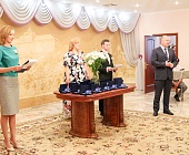 В Зеленоградском ЗАГСе поздравили супружеские пары из Крюково с Днем семьи, любви и верности