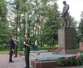 Торжественное возложение цветов к памятнику «Защитникам Москвы» в День памяти и скорби