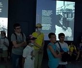 Школьники побывали на мультимедийной выставке «Вспомним»