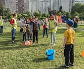 Дети Крюково в День России играли, соревновались и рисовали на асфальте