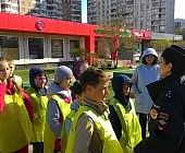 Сотрудники Госавтоинспекции Зеленоградского округа провели акцию «Шагающий автобус»