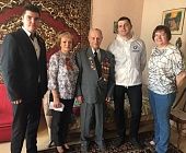 Ветераны района Крюково получили поздравления и подарки ко Дню Победы