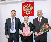 Глава управы Крюково поздравил с 85-летием Анатолия Тягилева