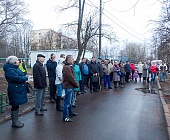 Участковый полиции Крюково выступил с отчетом перед жителями на улице Советской 