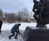 В Крюково возложили цветы к памятнику Герою России Д. Разумовскому