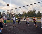 Более 80 жителей приняли участие в турнире по волейболу