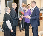 Глава управы Крюково поздравил с 85-летием Анатолия Тягилева