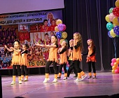 Крюковчане устроили концерт на сцене ДК