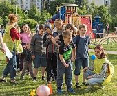 Дети Крюково в День России играли, соревновались и рисовали на асфальте