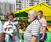 Депутаты и специалисты управы Крюково проверили ярмарку выходного дня