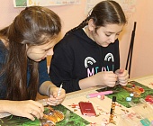 Юные рукодельницы района Крюково создают эксклюзивные украшения и предметы интерьера