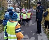 Первоклассникам крюковской школы вручили удостоверения юного пешехода