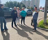 На встрече с жителями обсудили вопросы парковки и благоустройство дворов