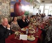 Ветеранов района Крюково пригласили на традиционный благотворительный обед
