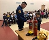 Пожарные провели уроки безопасности в школе № 2045